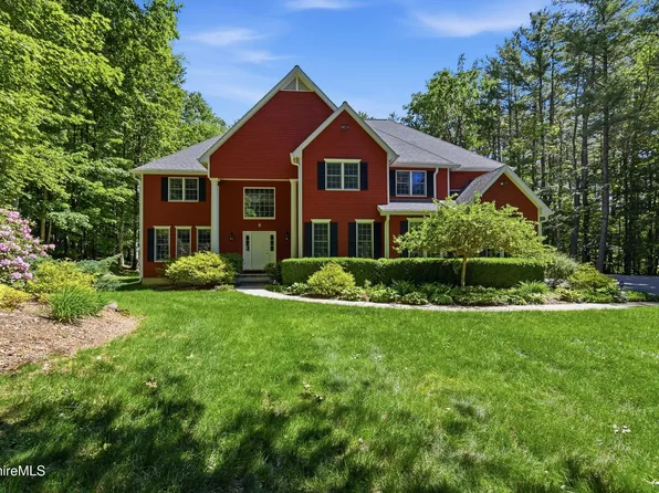 9 Eastbrook Ln, Pittsfield, MA 01201