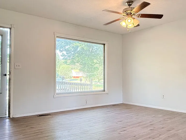 365 Stacy Rd — Photo 9