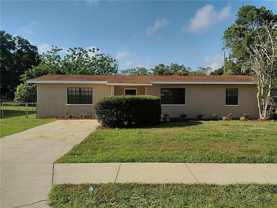 1st image of 8 Jeanette Dr