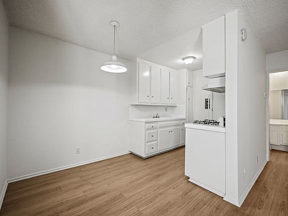 5th image of 3531 Clarington Ave APT 3