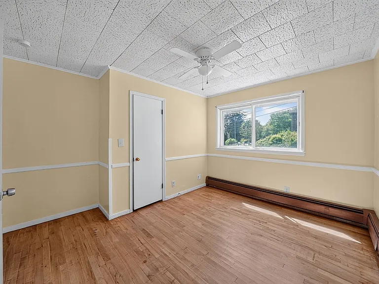 11 Spencer Ave — Photo 15
