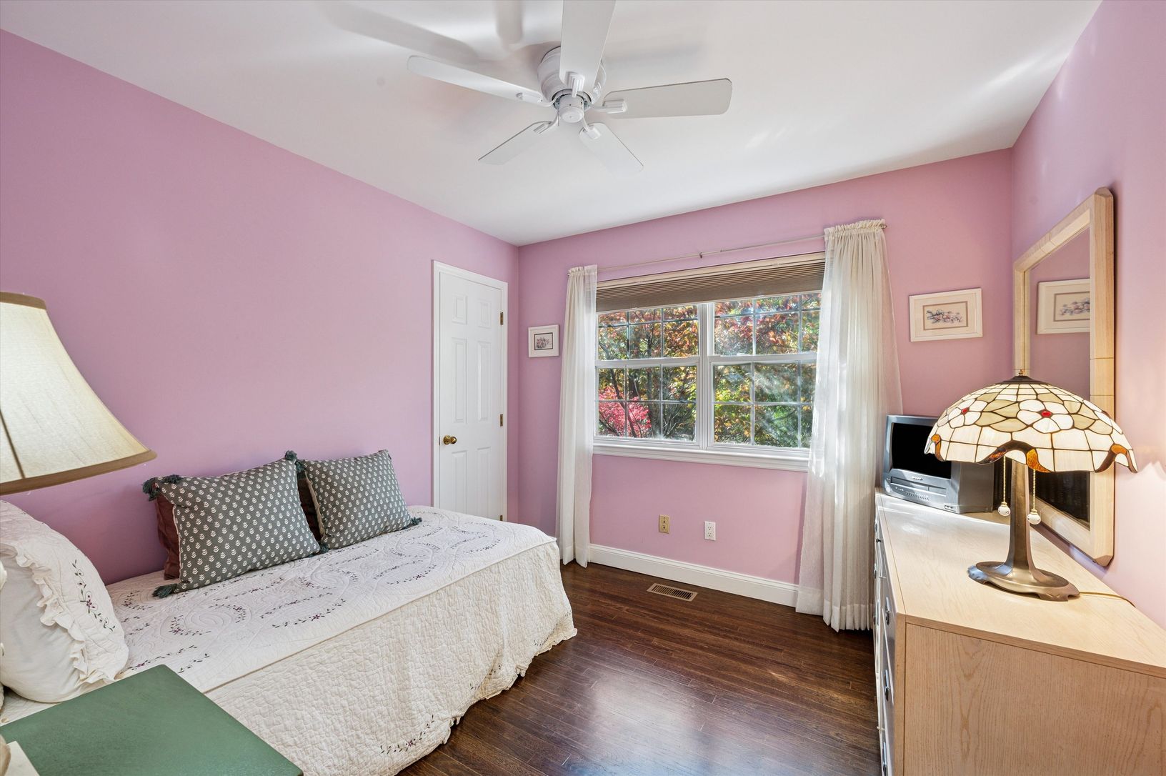  Comfortable Guest Bedroom

