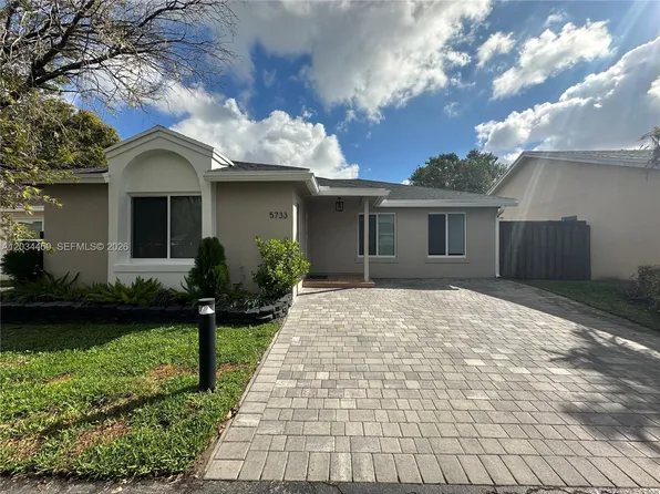 5733 NW 100th Ct, Doral, FL 33178