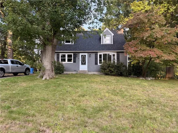 15 Baneberry Dr, Cranston, RI 02921