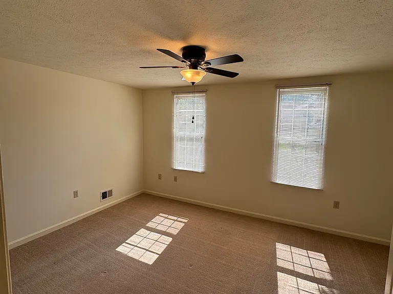 240 Shaler St — Photo 11