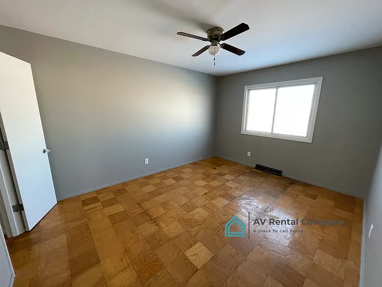 209 Titan St — Photo 10