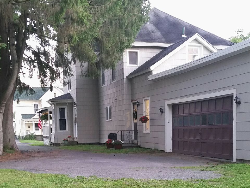 2nd image of 140 W Bacon St