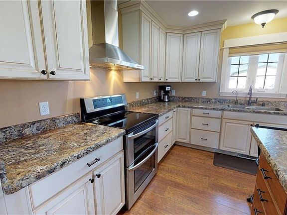 4th image of 5711 Creek Dr