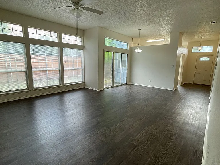 202 Chamblin Dr — Photo 12