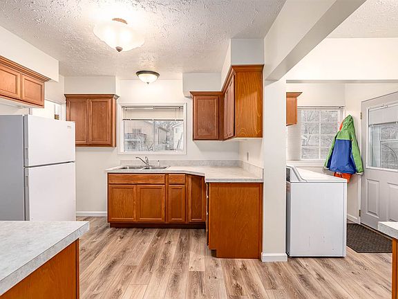 5th image of 418 W Dalton Ave