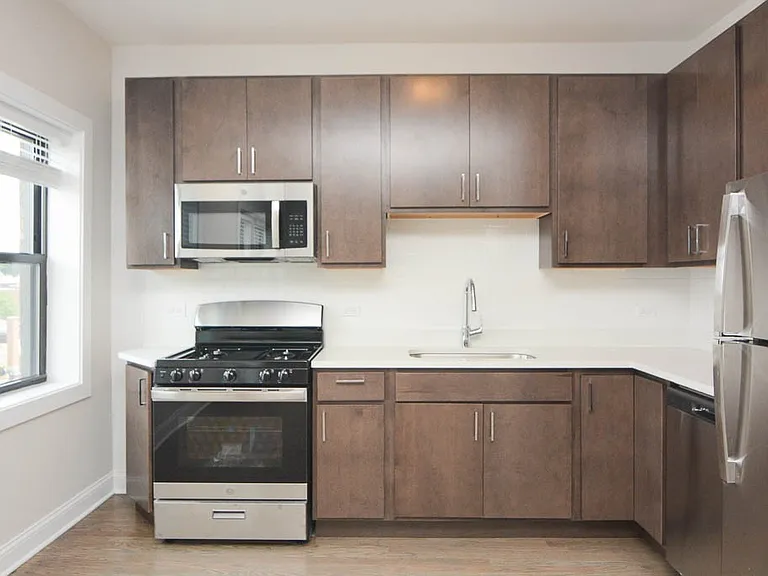 3407 W Fullerton Ave #D4 — Photo 2