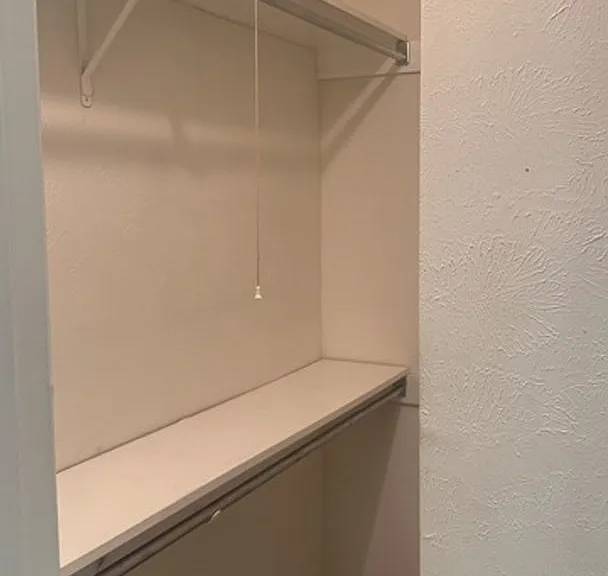3700 Dauphine Ct — Photo 37