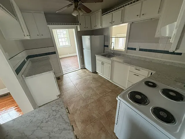 627 Rolfe St — Photo 2