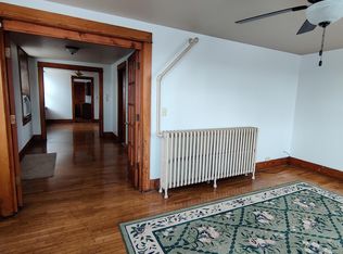 10 N Main St APT 2F, Sandwich, IL 60548