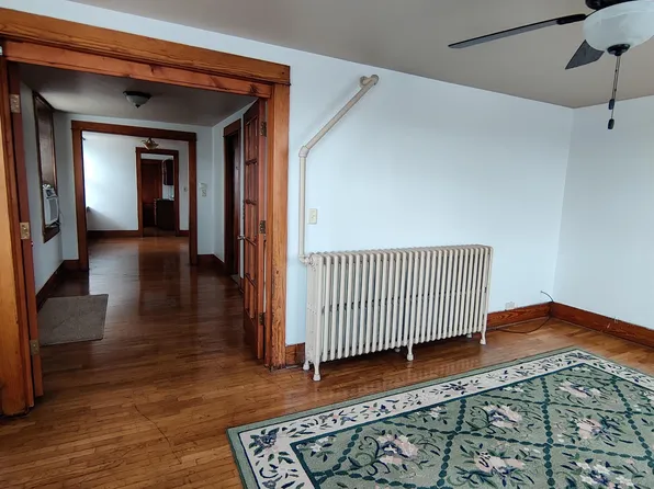 10 N Main St APT 2F, Sandwich, IL 60548