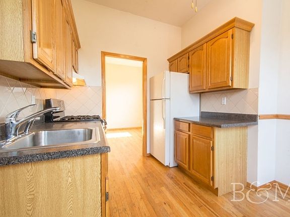 3rd image of 239 Nassau Ave APT 3L