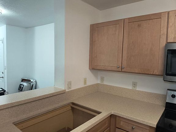 3rd image of 619 E Sheridan Street #208