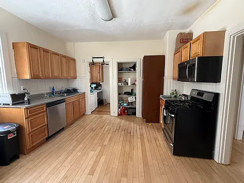 12 Braemore Rd #4 Photo 1