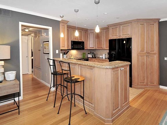 5th image of 850 State St Unit 113