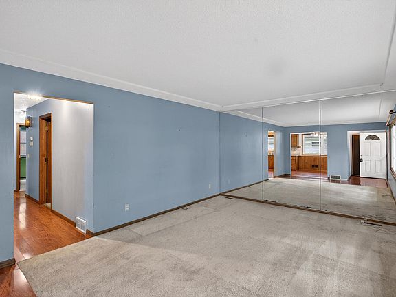 3rd image of 2046 Reaney Ave E