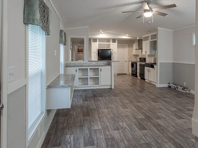 120 Nancy Ln — Photo 2