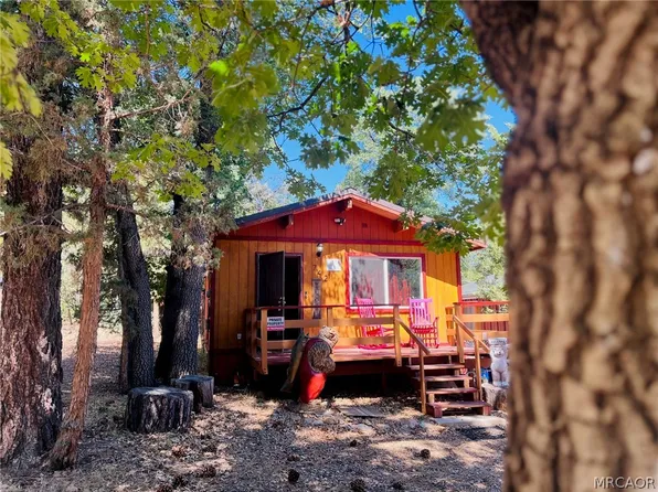 742 Cedar Ln, Sugarloaf, CA 92386