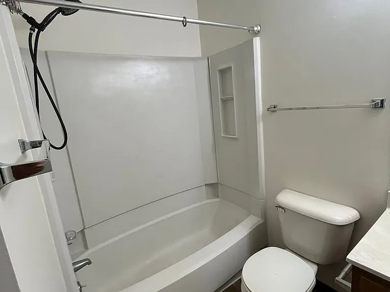 1624 Buttonwood Ct #I — Photo 13