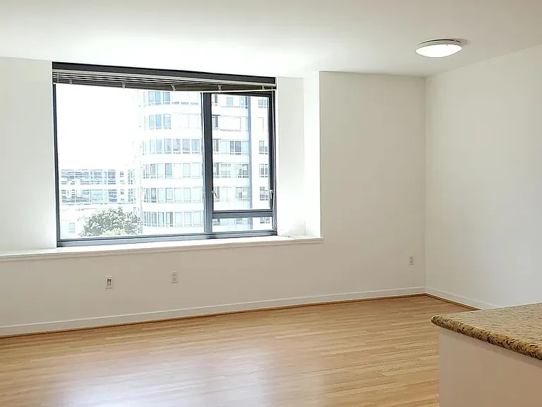260 King St #673 — Photo 7