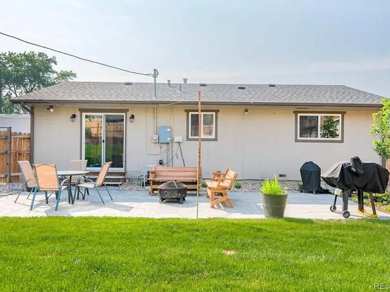 521 Drake St — Photo 12