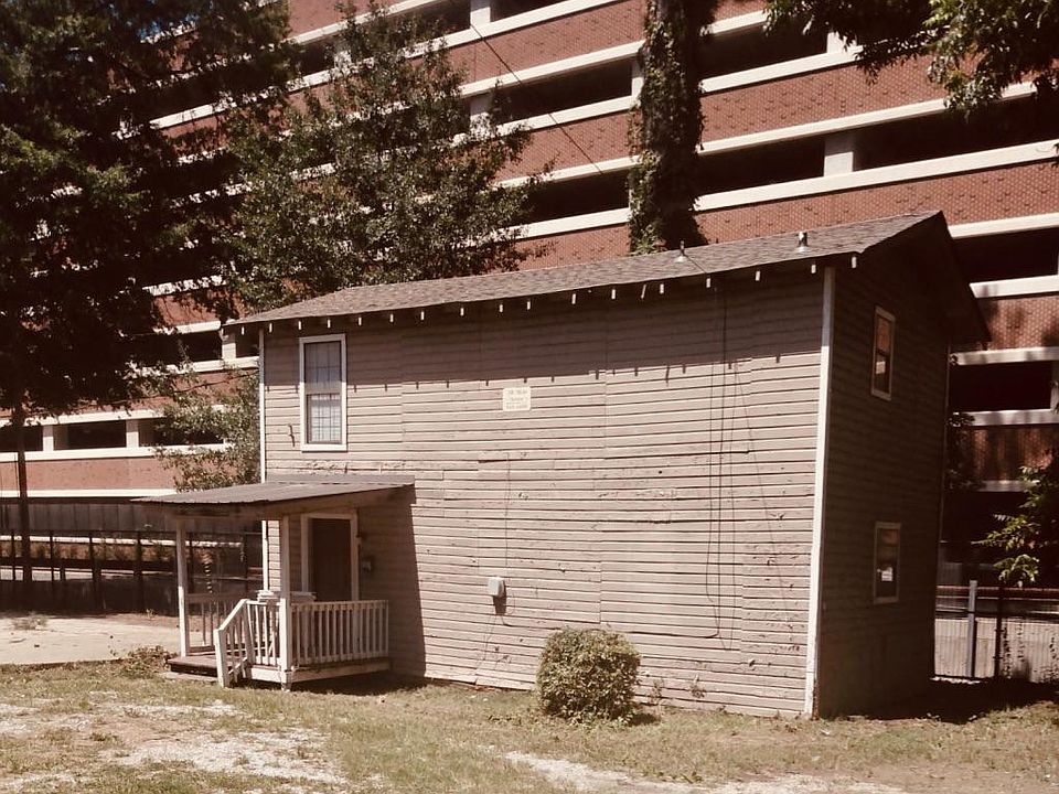 1st image of 1106 1/2 8th Ave
