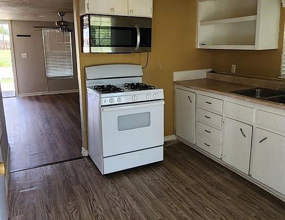5th image of 608 W Avenue I