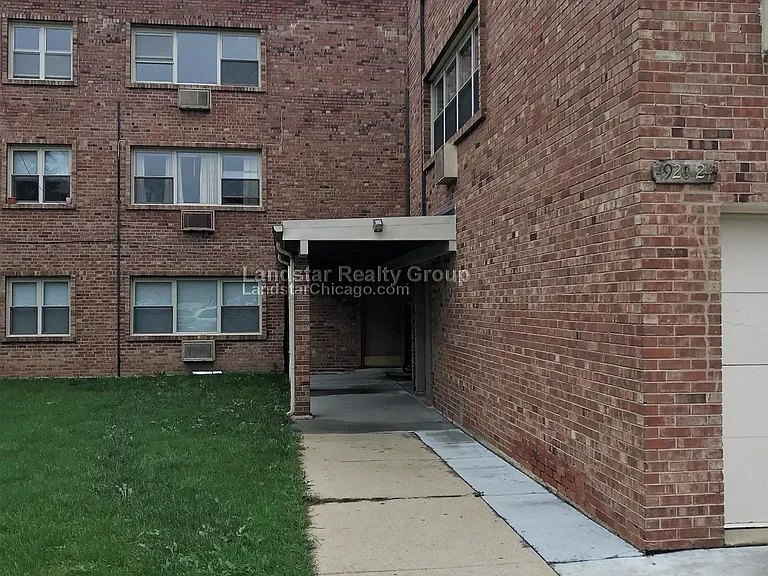 4924 Mulford St #3E — Photo 3