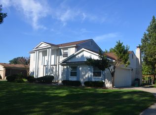 5715 Whitehaven Dr, Troy, MI 48085
