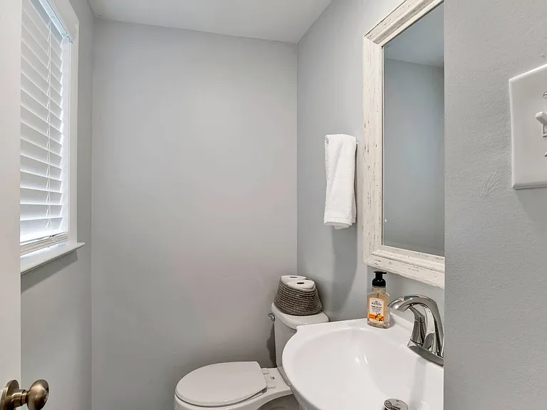308 N University Blvd — Photo 15