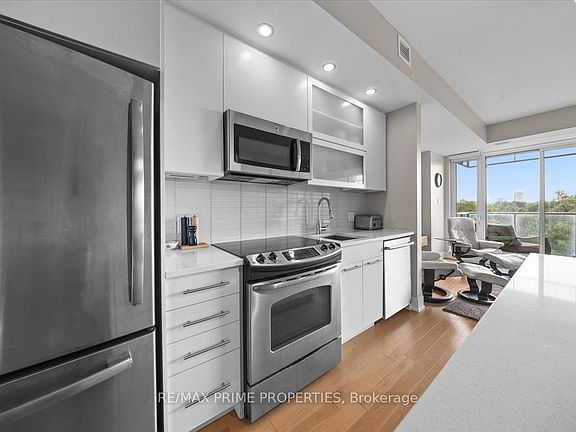 5th image of 98 Richmond Rd #606