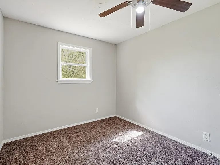 207 S Elm St — Photo 11