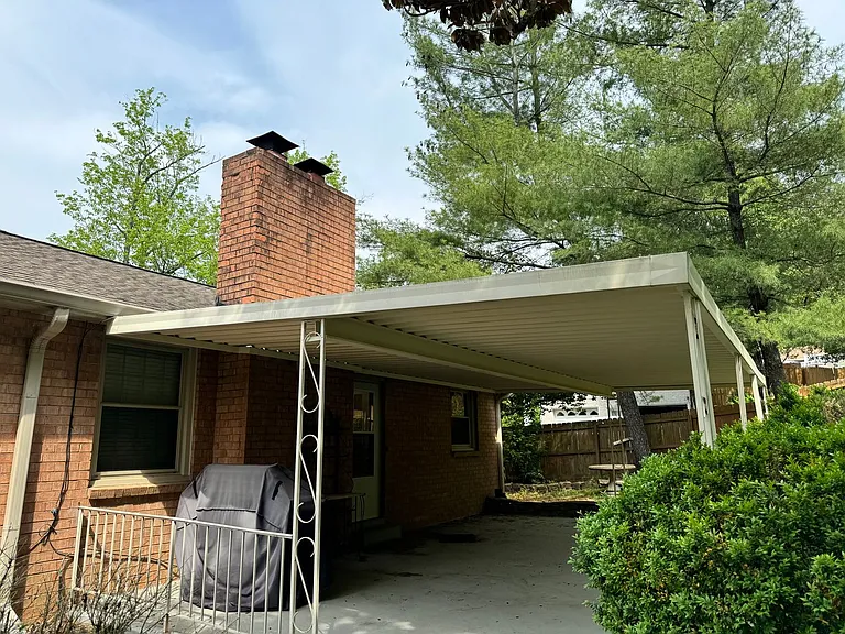 214 London Ln — Photo 37