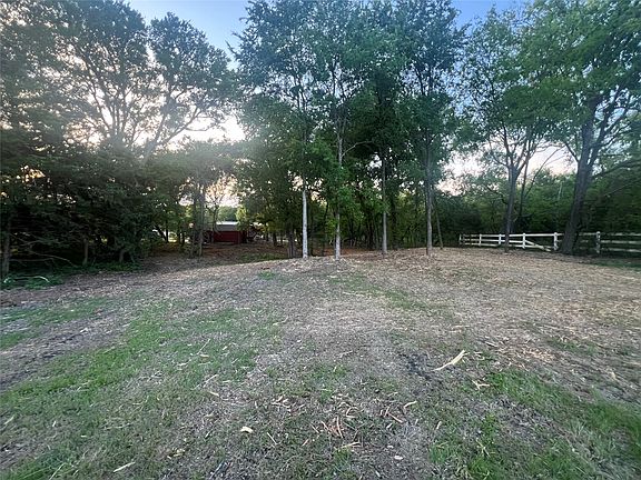 4th image of English Rd