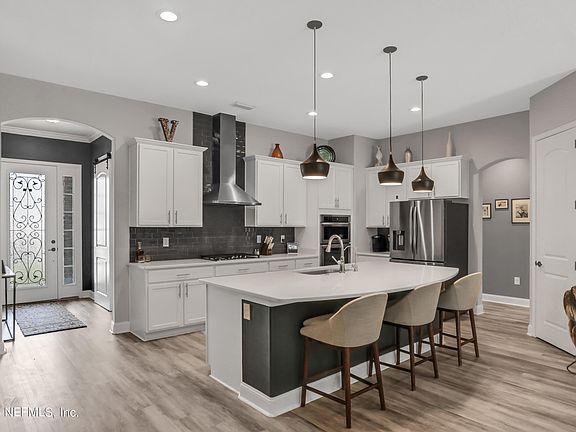 5th image of 308 SILVER PINE Drive
