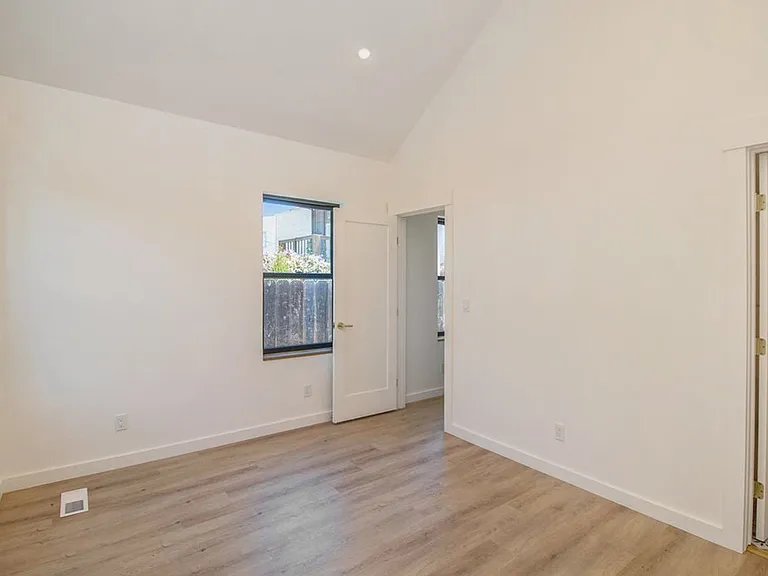 Park St (3-Units) 1217 — Photo 13