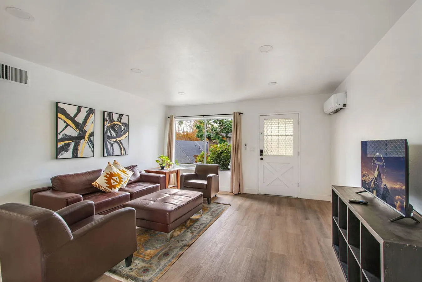 2 bed, 985 sqft, $4,500 — Photo 2