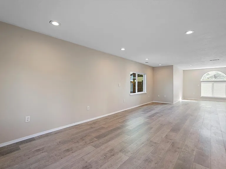 915 Kinley Ave NW — Photo 13