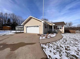 1190 Woods Dr, Sedalia, MO 65301