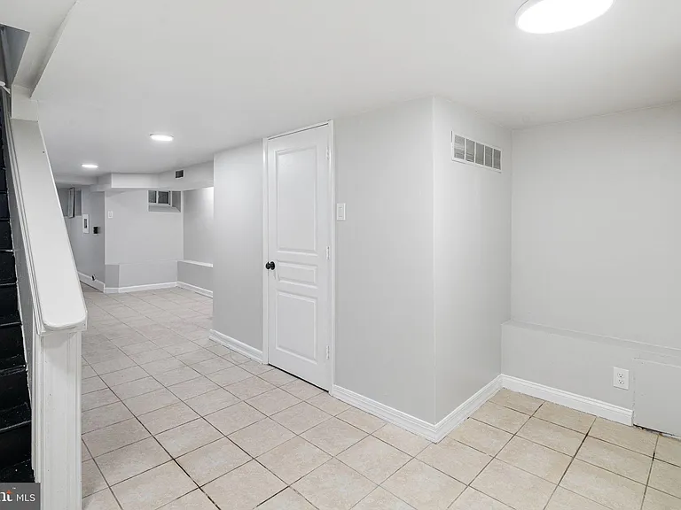 3857 Wyalusing Ave — Photo 6