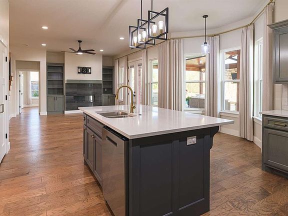 4th image of 1909 Carleton Ln