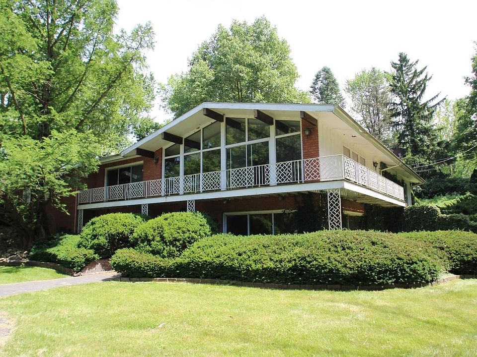 1st image of 515 Crown Hill Dr E