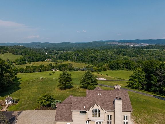 4th image of 130 Pond School Rd