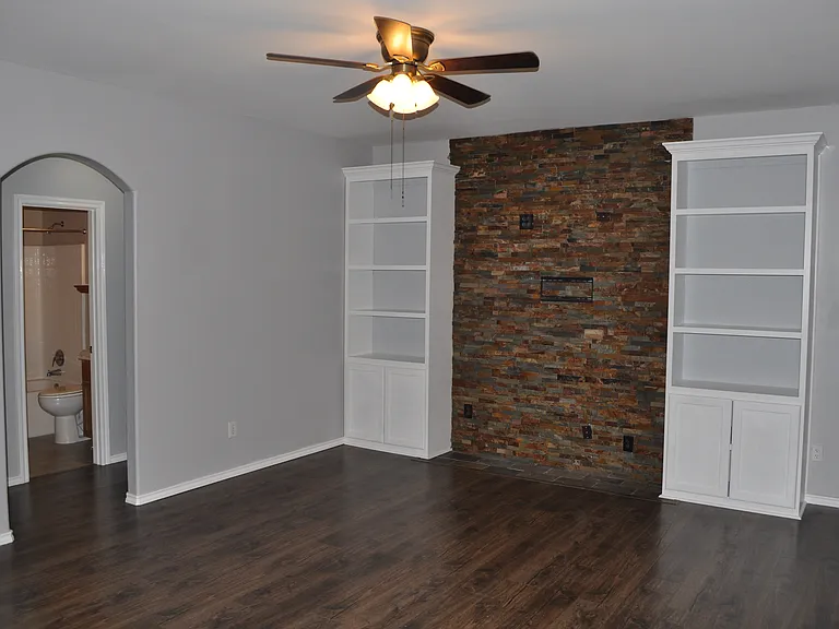 705 Katy Ln — Photo 19
