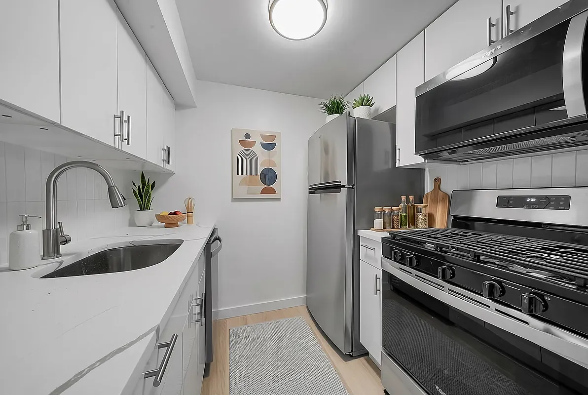 Building Photo - 330 W 56th St #9J
