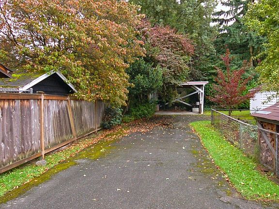 3rd image of 12338 1st Ave NE